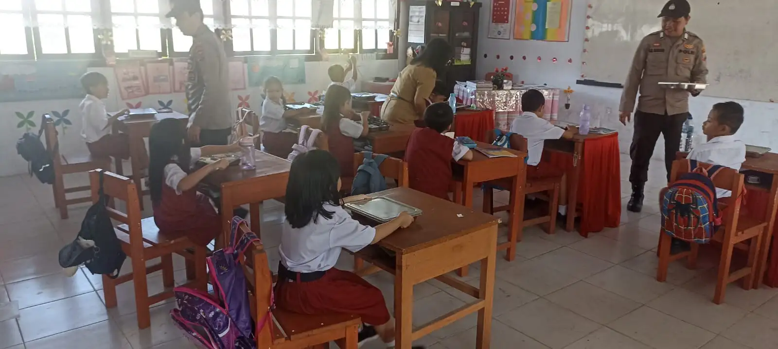 Membawa Gizi Sehat ke Sekolah: 1.164 Pelajar Langowan Utara Terima Pembagian Makanan Bergizi